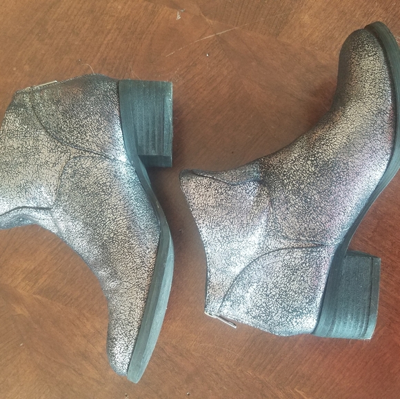 "Not Rated" Shimmer Short Boots - Picture 5 of 8